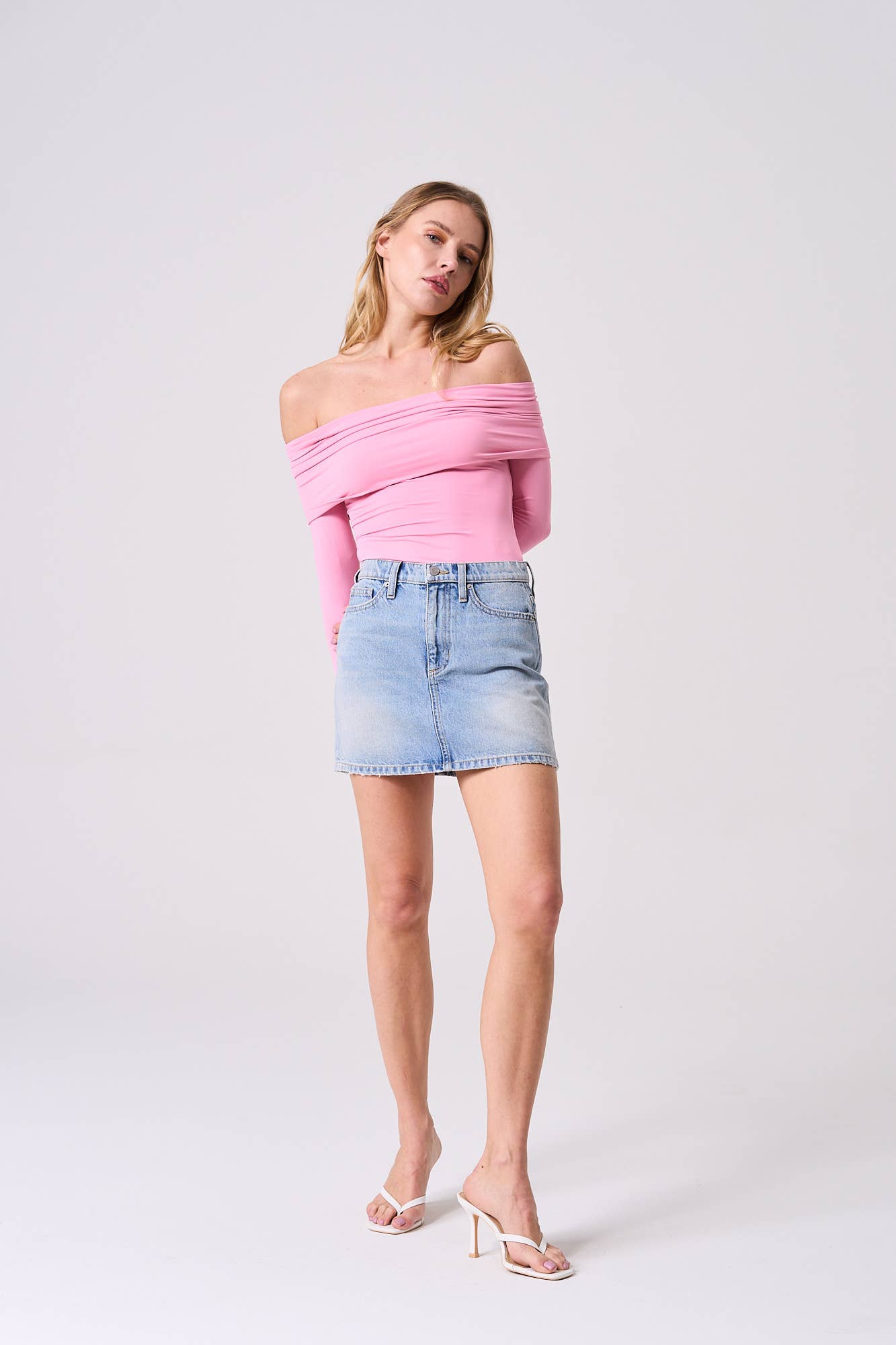 DENIM MINI SKIRT IN LIGHT VINTAGE