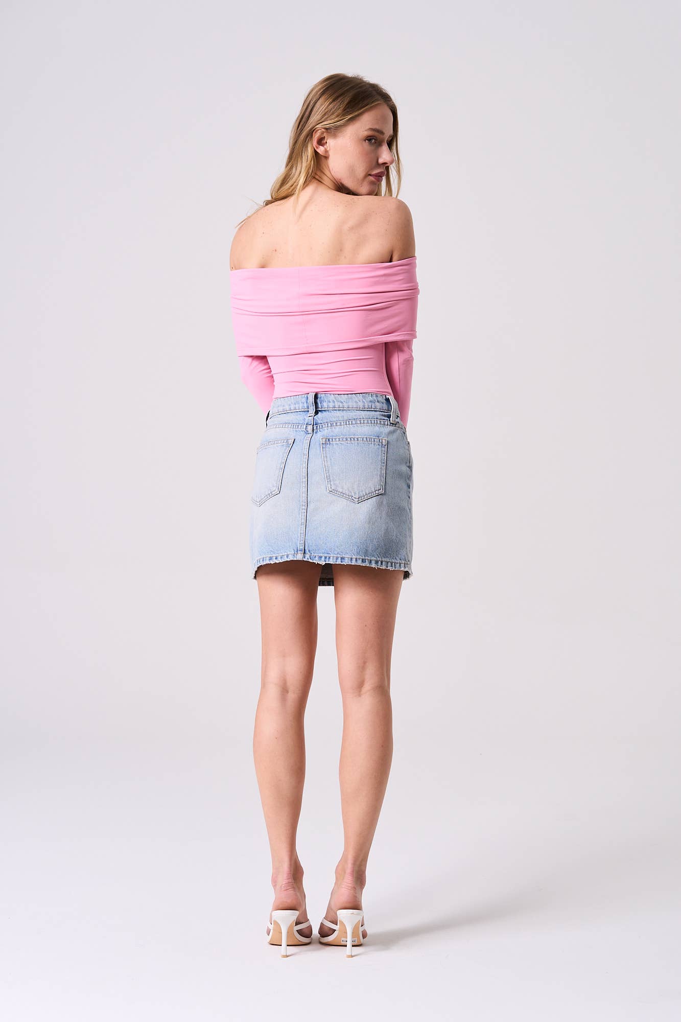 DENIM MINI SKIRT IN LIGHT VINTAGE