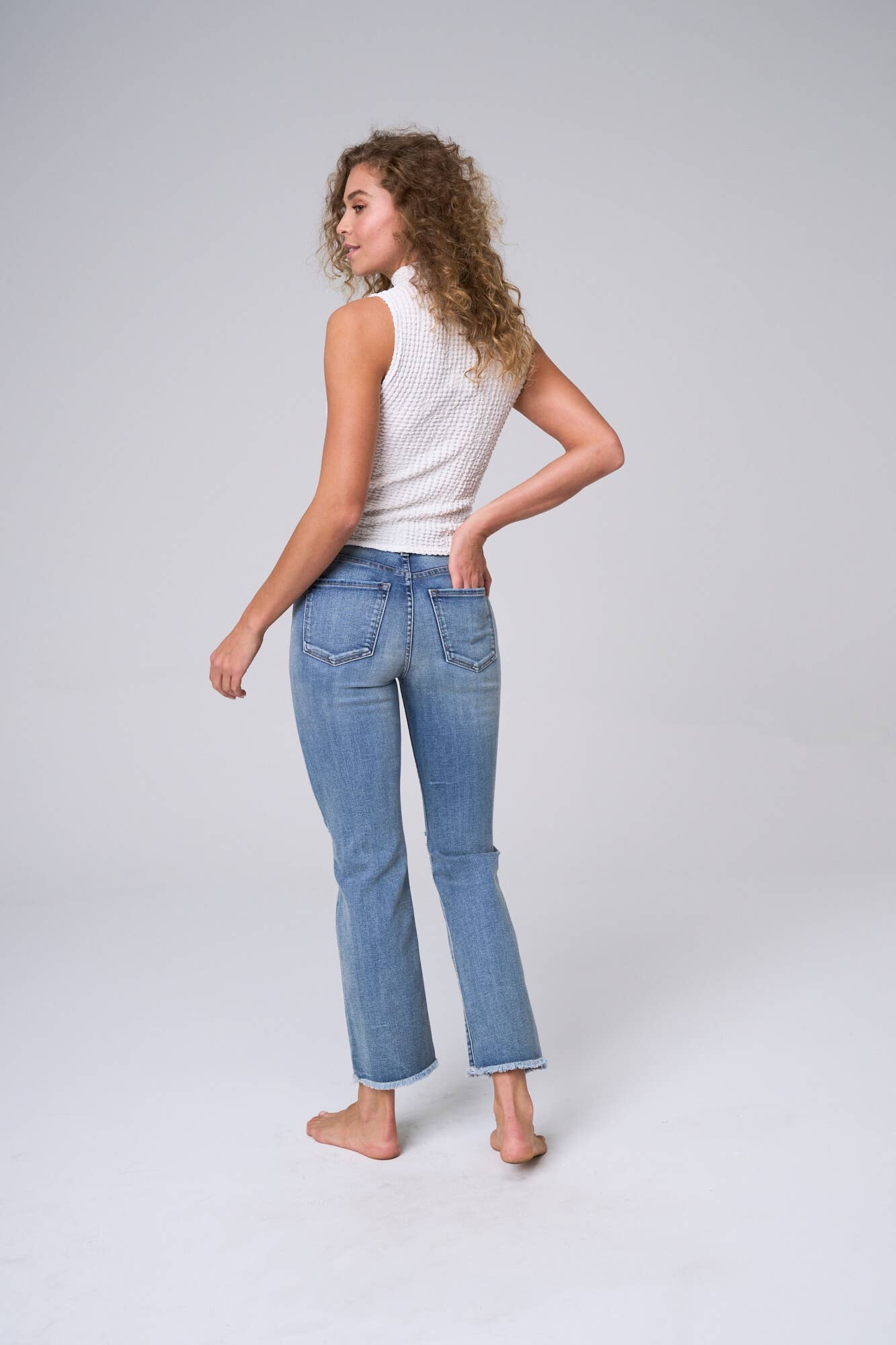 High Rise Straight Fray Hem Jean